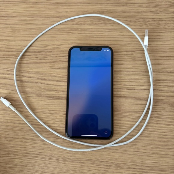 iPhone 11 Pro 256GB - Unlocked - GOLD - Picture 5 of 7